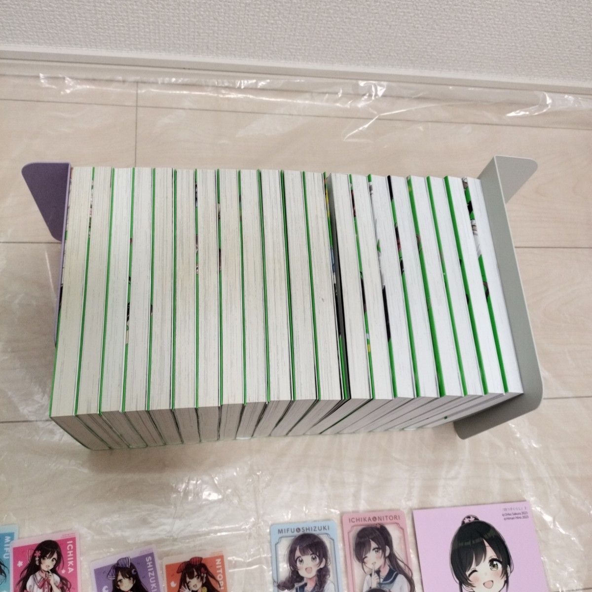 四つ子ぐらし 1〜19巻全20冊 漫画1〜3巻 しおり6枚 ポストカード 四つ子ぐらし 1〜19巻全20冊 漫画1〜3巻 しおり6枚 ポストカード