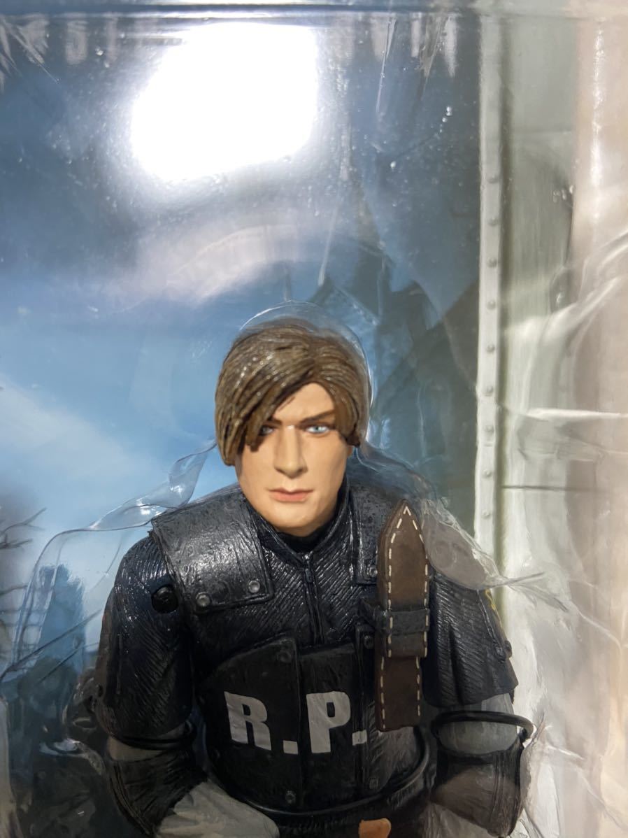 Paypayフリマ Neca ネカ Resident Evil 4 バイオハザード4 フィギュア コミコン限定 Leon S Kennedy レオン S ケネディ R P D