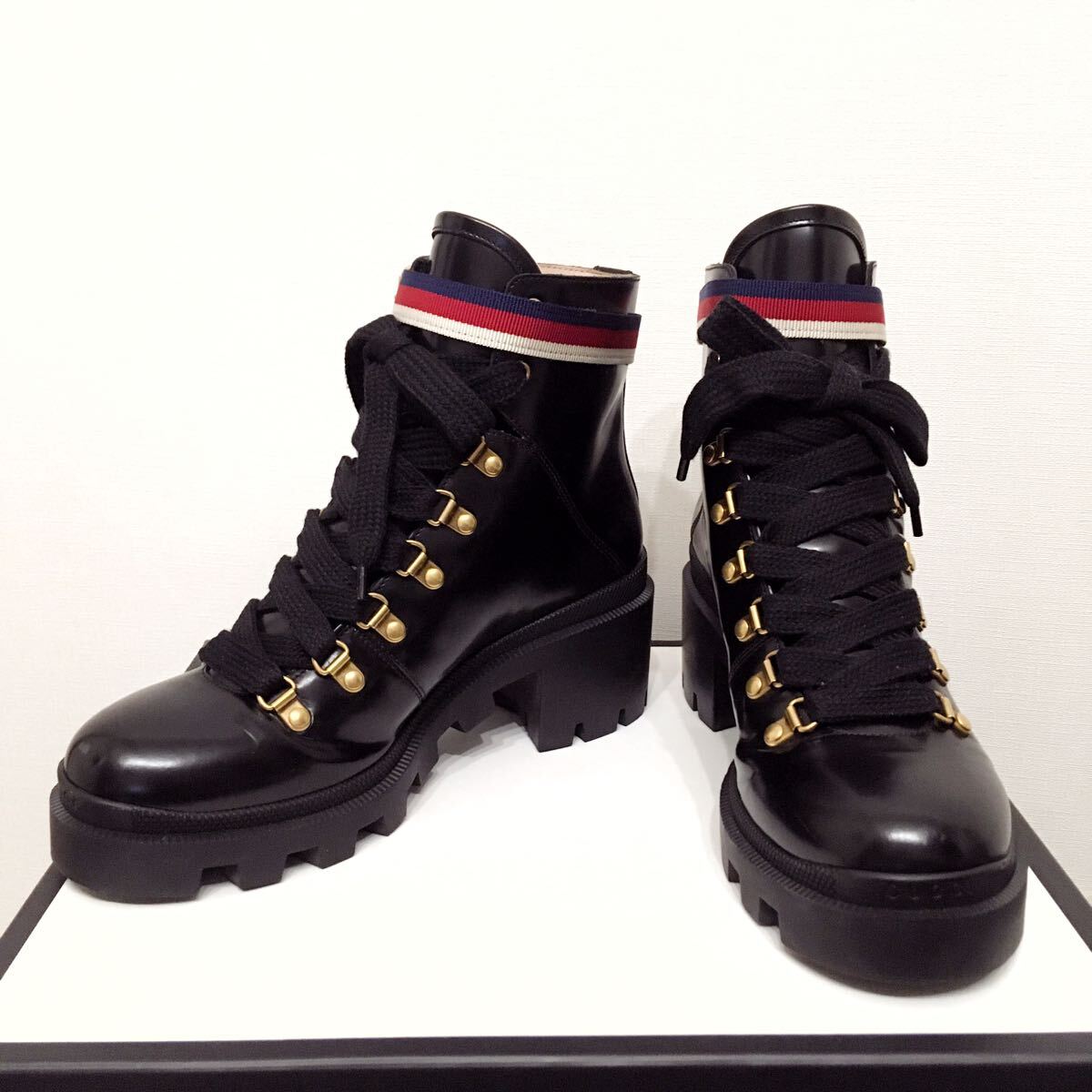 GUCCI シルヴィ ウェブライン アンクル レザー ブーツ GUCCI シルヴィ ウェブライン アンクル レザー ブーツ