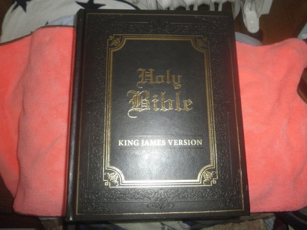 洋書、外国語書籍 KJV Family Bible Lux-Leather