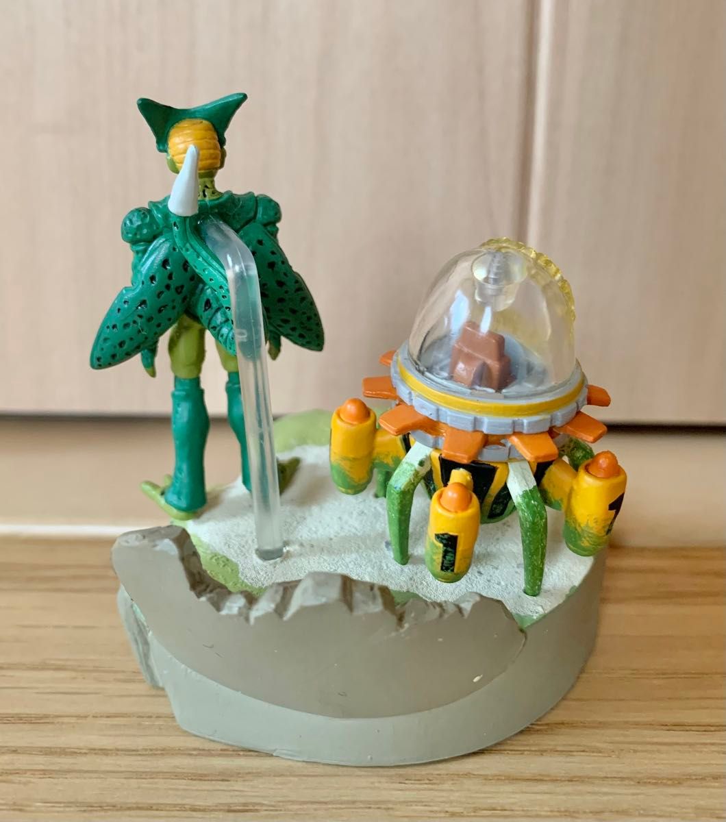制作品 一点物 ドラゴンボールZ【セルとタイムマシン】ジオラマ 制作品 一点物 ドラゴンボールZ【セルとタイムマシン】ジオラマ