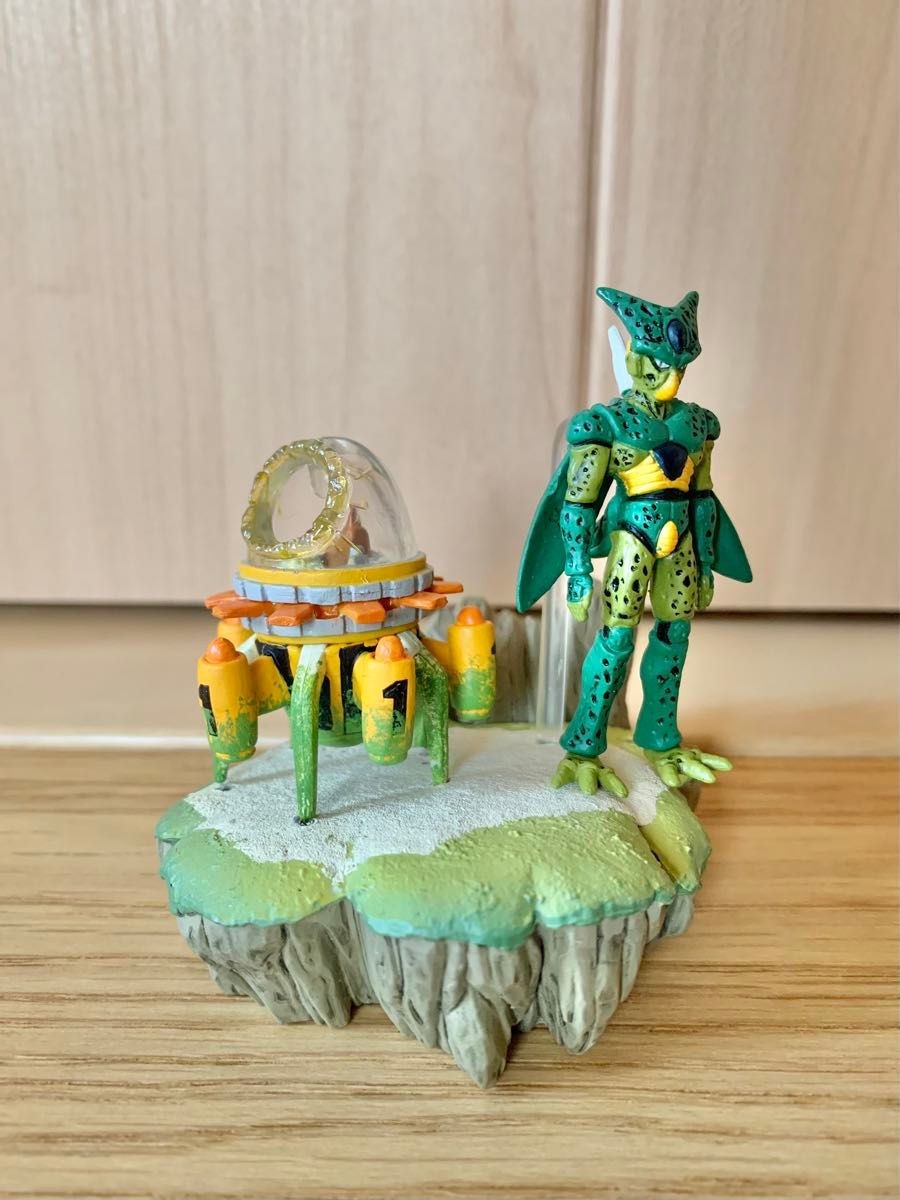 制作品 一点物 ドラゴンボールZ【セルとタイムマシン】ジオラマ 制作品 一点物 ドラゴンボールZ【セルとタイムマシン】ジオラマ