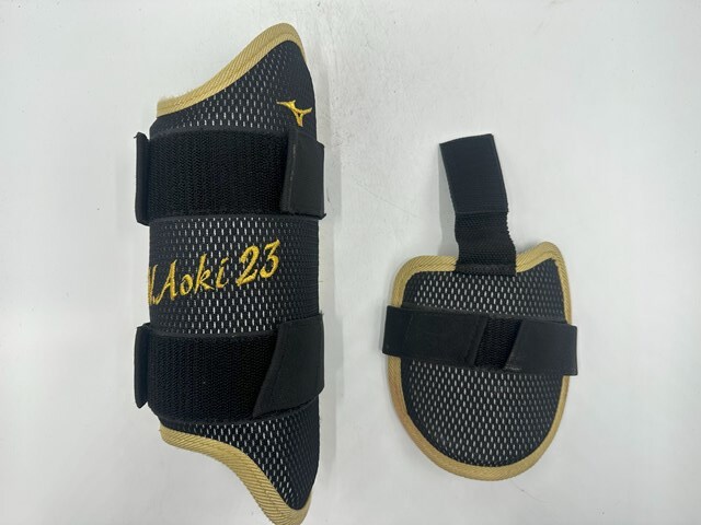 ヤクルトスワローズ #23 青木宣親 実使用 防具 フットガード ヤクルトスワローズ #23 青木宣親 実使用 防具 フットガード