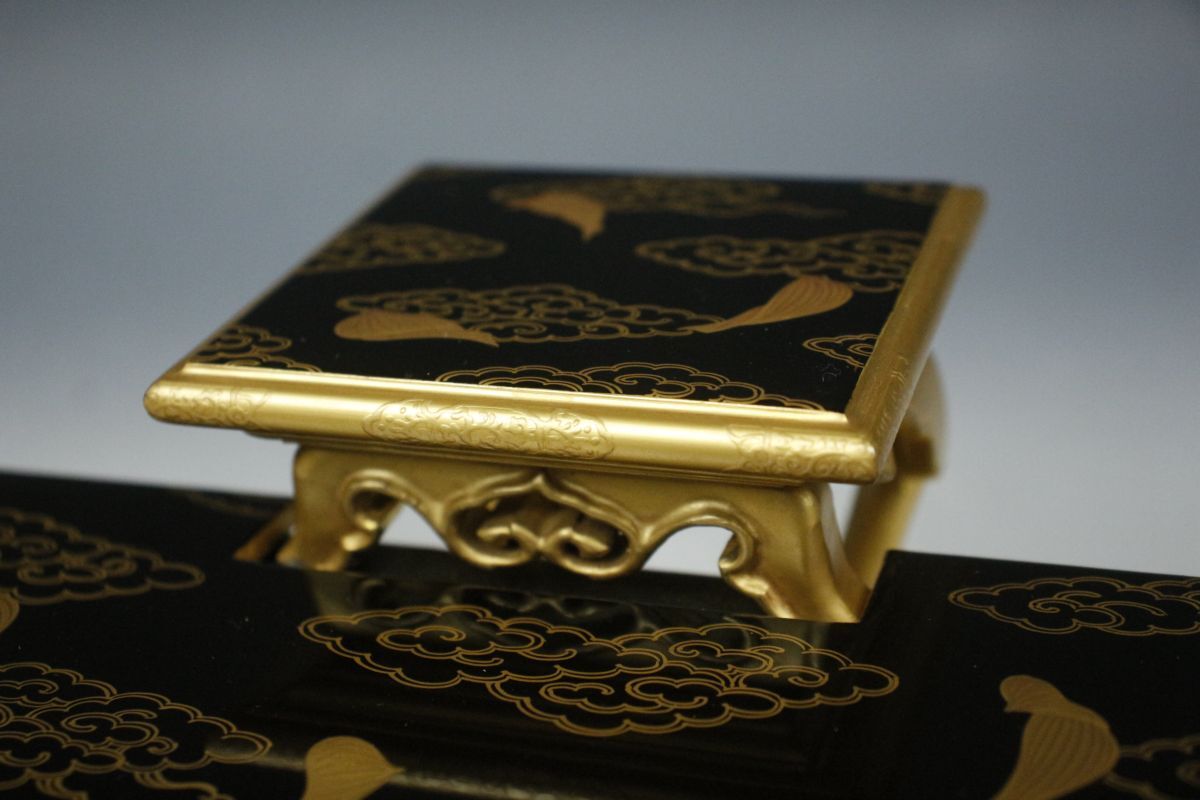 LIG】仏教美術 木造 金粉溜 雲花文 花瓶机 時代箱 寺院仏具 ① LIG】仏教美術 木造 金粉溜 雲花文 花瓶机 時代箱 寺院仏具 ①