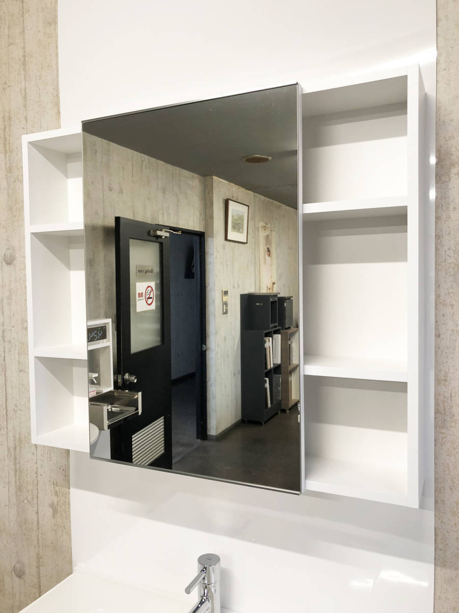 新品未使用品!!☆たっぷり収納できるミラー収納☆定価63,000円☆ 新品未使用品!!☆たっぷり収納できるミラー収納☆定価63,000円☆