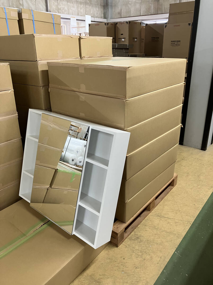 新品未使用品!!☆たっぷり収納できるミラー収納☆定価63,000円☆ 新品未使用品!!☆たっぷり収納できるミラー収納☆定価63,000円☆