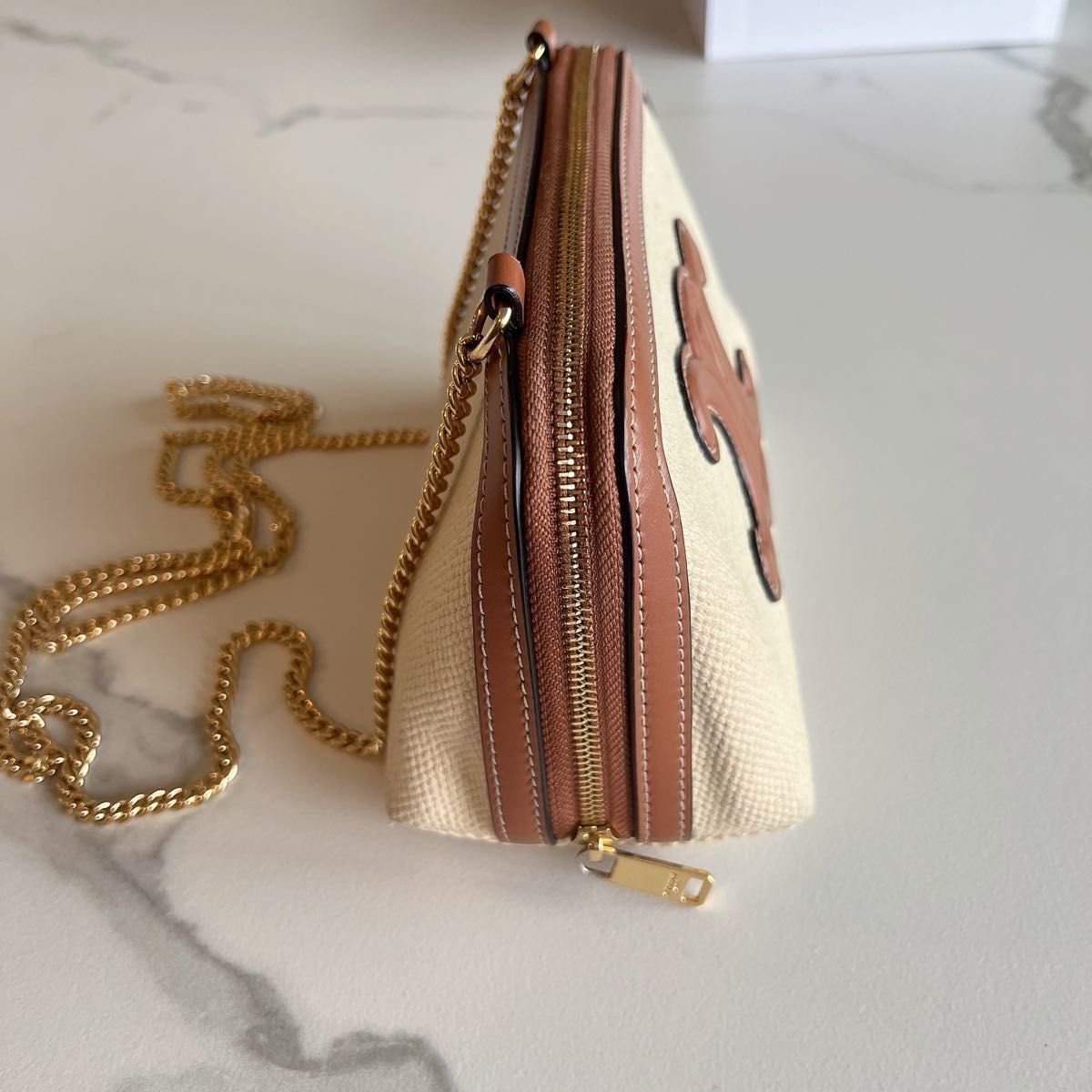 セリーヌ CELINE チェーン付きクラッチ キュイルトリオンフ セリーヌ CELINE チェーン付きクラッチ キュイルトリオンフ