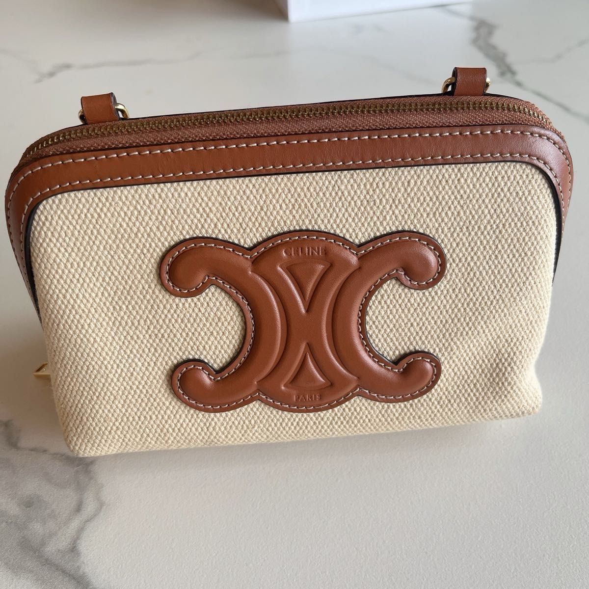 セリーヌ CELINE チェーン付きクラッチ キュイルトリオンフ セリーヌ CELINE チェーン付きクラッチ キュイルトリオンフ