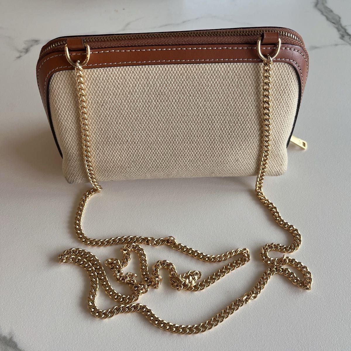 セリーヌ CELINE チェーン付きクラッチ キュイルトリオンフ セリーヌ CELINE チェーン付きクラッチ キュイルトリオンフ