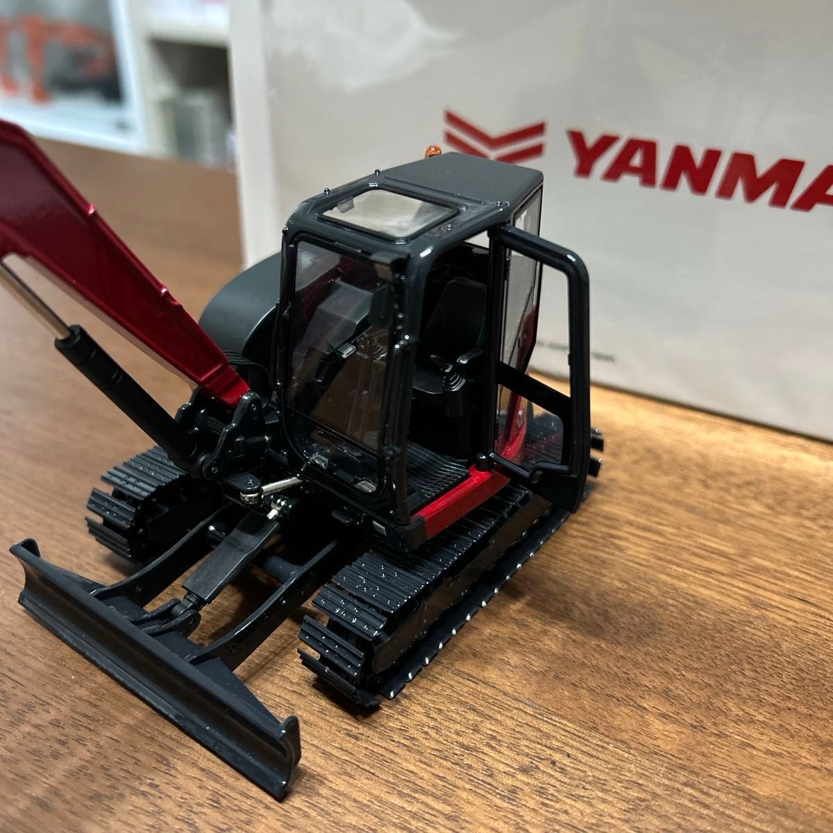 ミニチュア YANMAR ヤンマー Vio80 1/32スケール|Yahoo!フリマ ミニチュア YANMAR ヤンマー Vio80 1/32スケール|Yahoo!フリマ