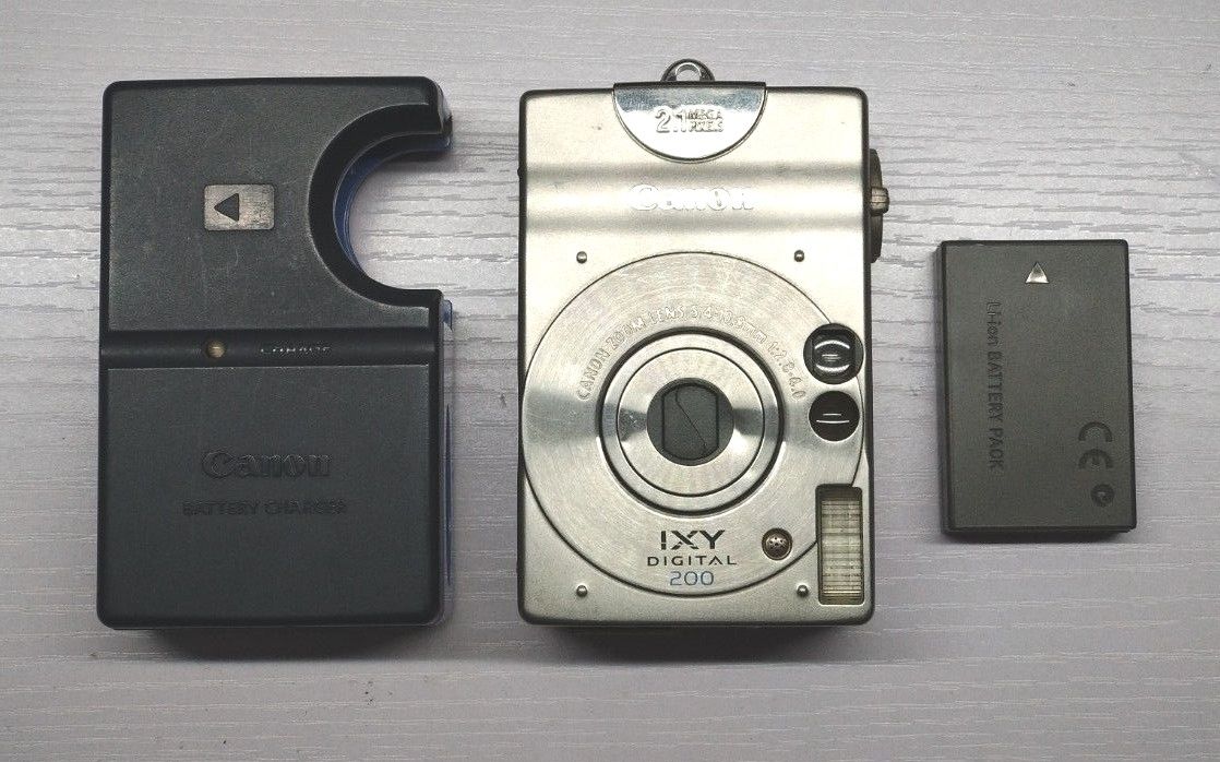 Canon IXY DIGITAL 200 コンパクトデジタルカメラ 充電器 CF Canon IXY DIGITAL 200 コンパクトデジタルカメラ 充電器 CF