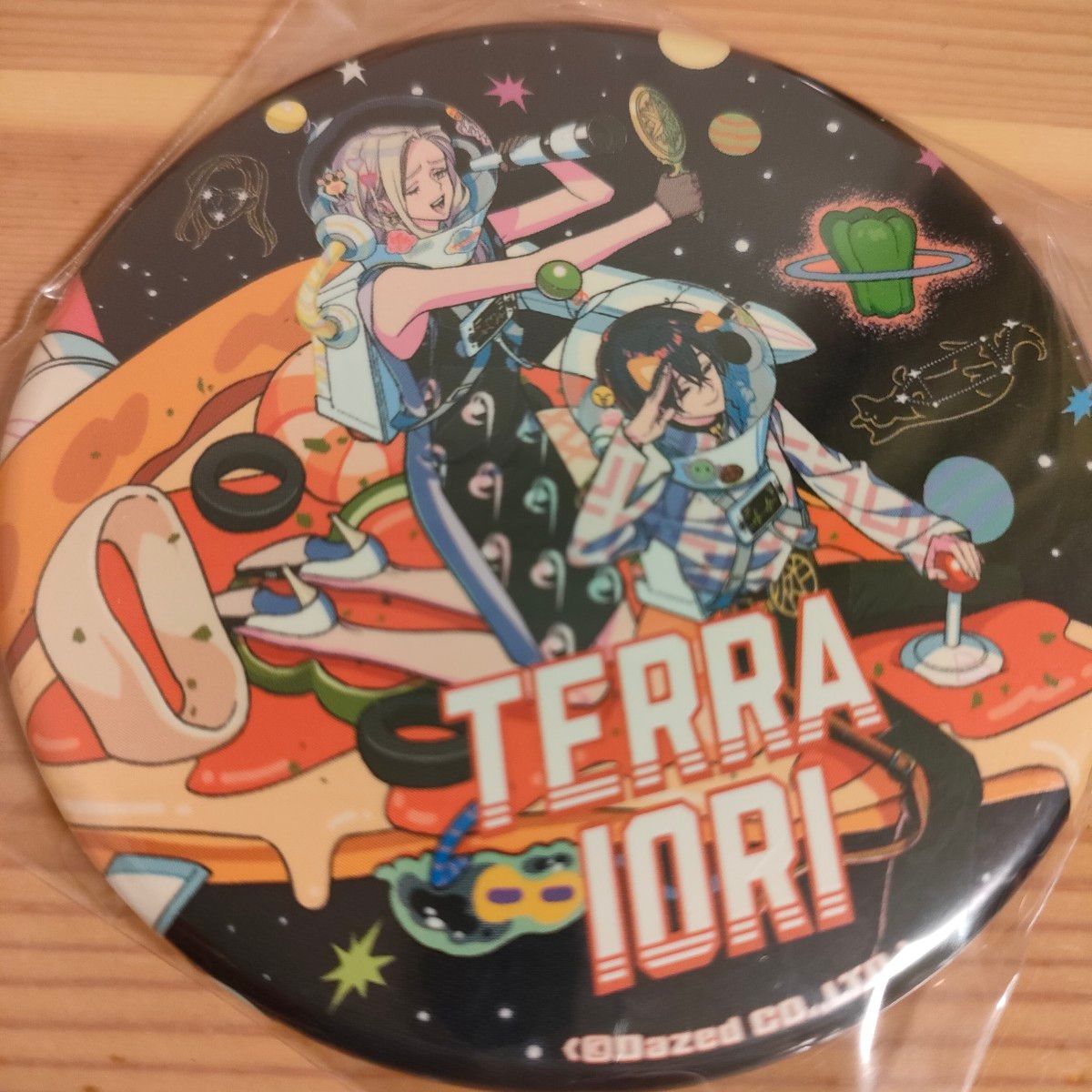カリスマ3周年カフェピザパーティー 缶バッジ テラ本橋依央利 カリスマ3周年カフェピザパーティー 缶バッジ テラ本橋依央利