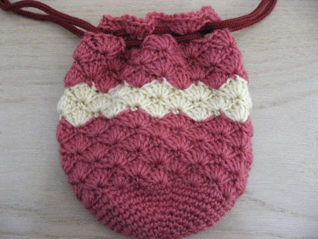 * crochet needle braided. Mini pouch * pink × cream color *