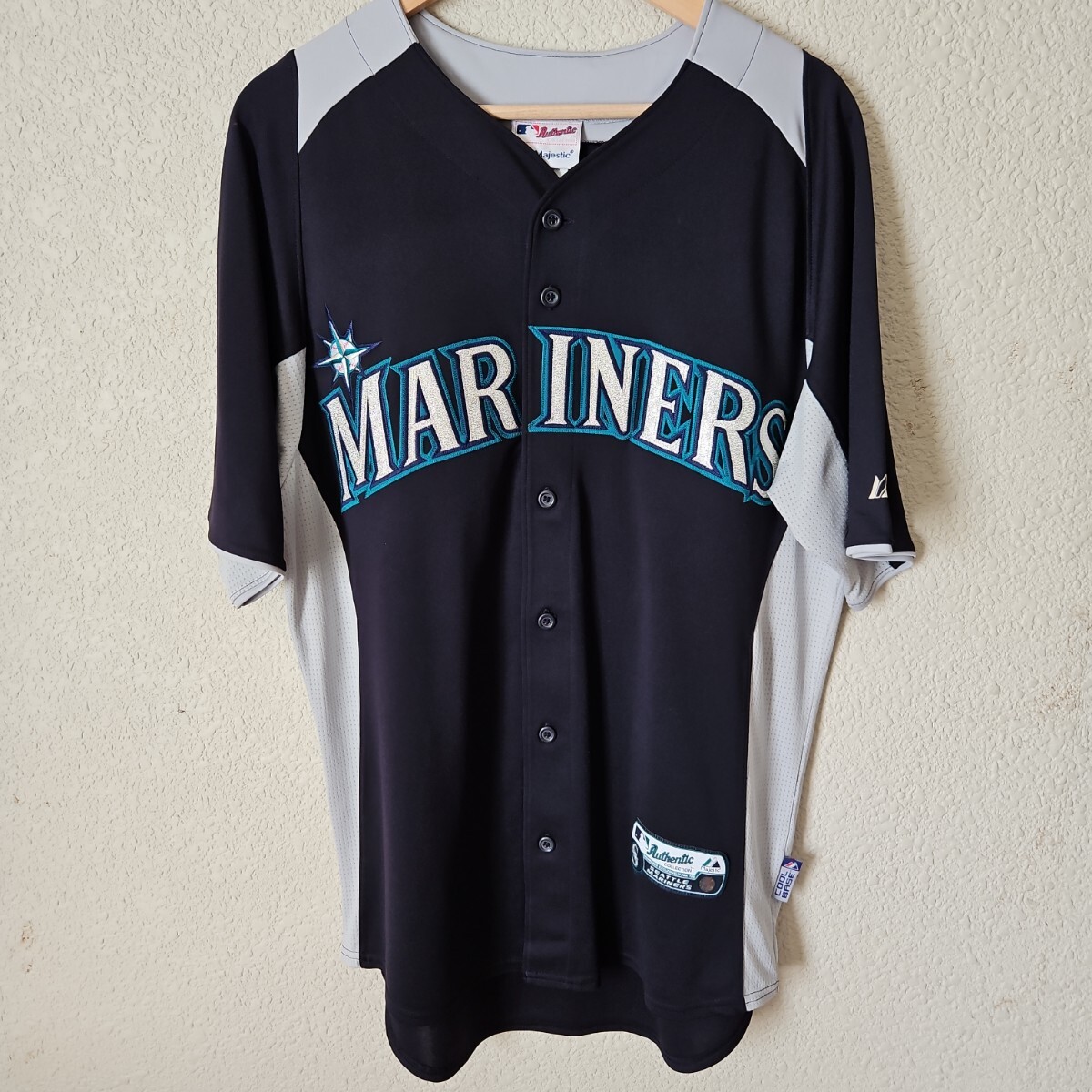 MLB シアトルマリナーズ イチロー ユニフォーム 帽子 バット MLB シアトルマリナーズ イチロー ユニフォーム 帽子 バット