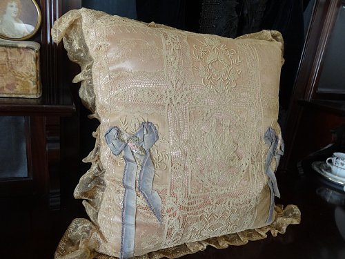 Grace antique moreover, Vintage silk satin .no Le Mans ti- race, down ( feathers /. already )100%. pillow / cushion rare . doll .