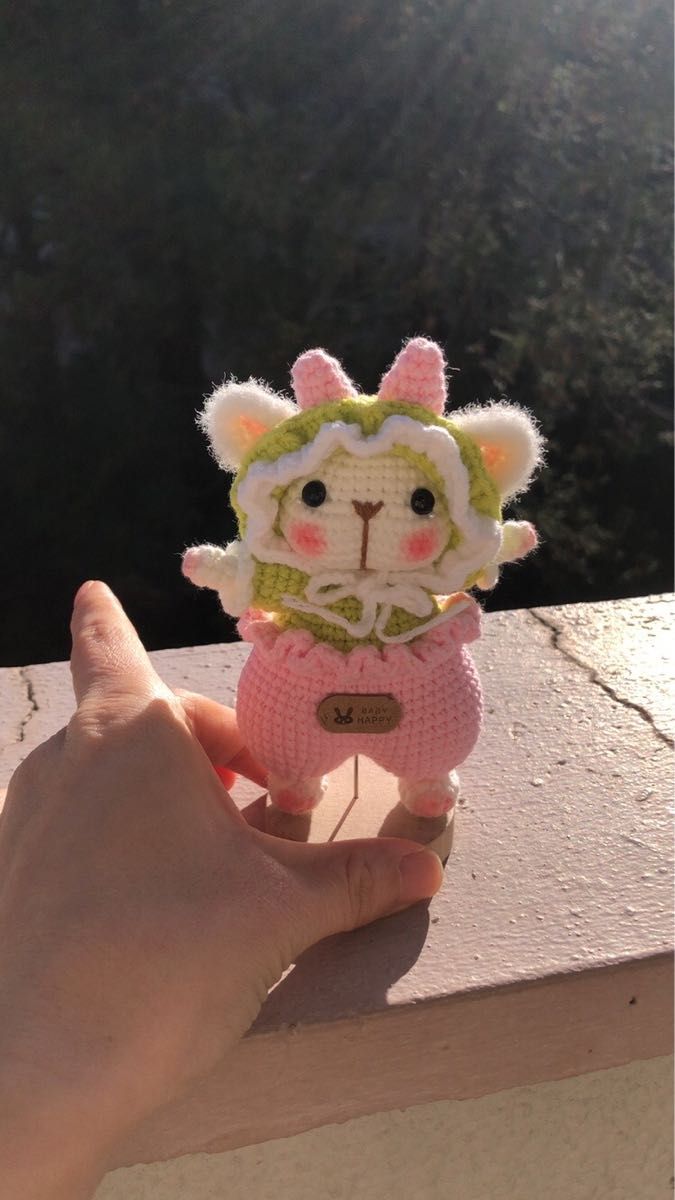 糖糖兎 可愛いあみぐるみ ★編み物★ハンドメイド キーホルダーと台座付き