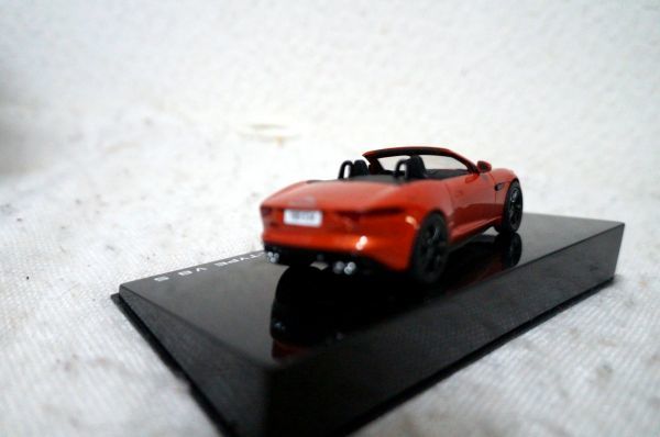 ジャガー F-TYPE V8S 1/43 ミニカー オレンジ_画像2