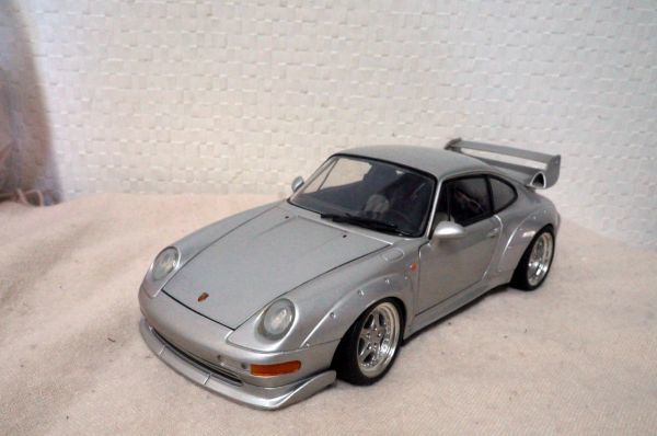 UT ポルシェ 911 GT2 1/18 ミニカー シルバー | comiccon.com.py