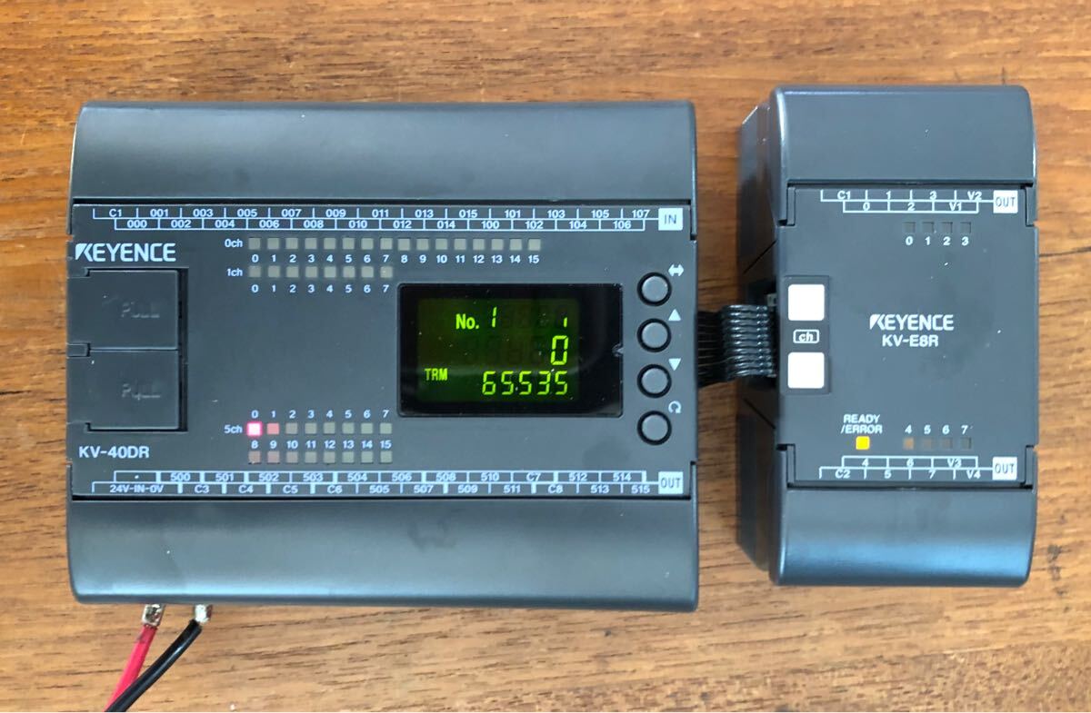 【中古品】キーエンス DC電源 入力24点/出力16点 リレー出力、出力8点 リレー出力　KEYENCE KV-40DR, KV-E8R