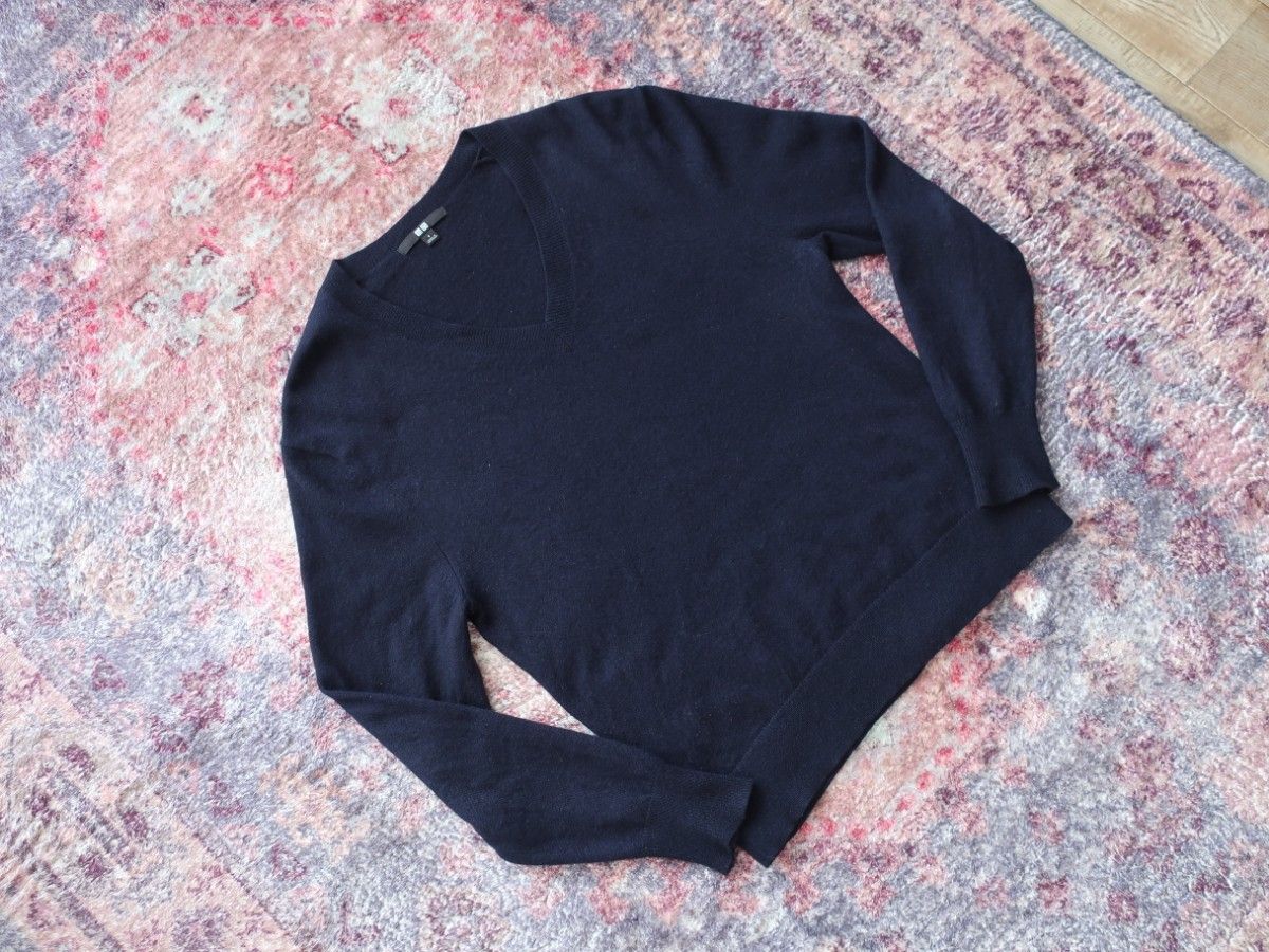 格安 人気 UNIQLO カシミヤVネックセーター S ネイビー 格安 人気 UNIQLO カシミヤVネックセーター S ネイビー