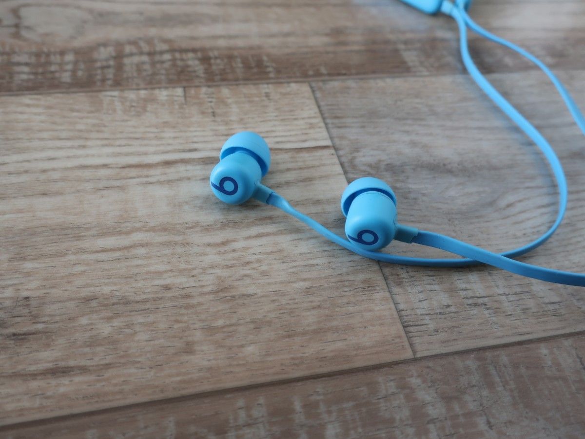 格安 ビーツフレックス ワイヤレスイヤホン beatsFlex 新品 格安 ビーツフレックス ワイヤレスイヤホン beatsFlex 新品