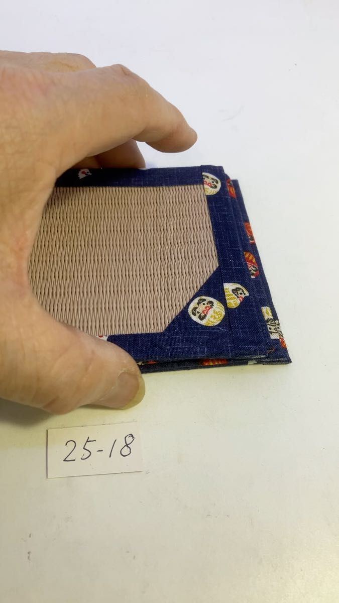 ピンクメセキ畳にダルマ柄のコースター4枚組 25-18