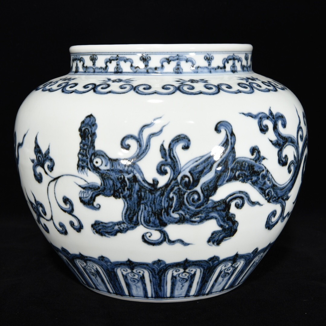 .. Akira era large Akira .. year made blue flower . leaf dragon .. old ceramics and porcelain ceramic art China .. vessel Tang . ornament . case old work of art old . thing collection old house warehouse . China Tang thing A98