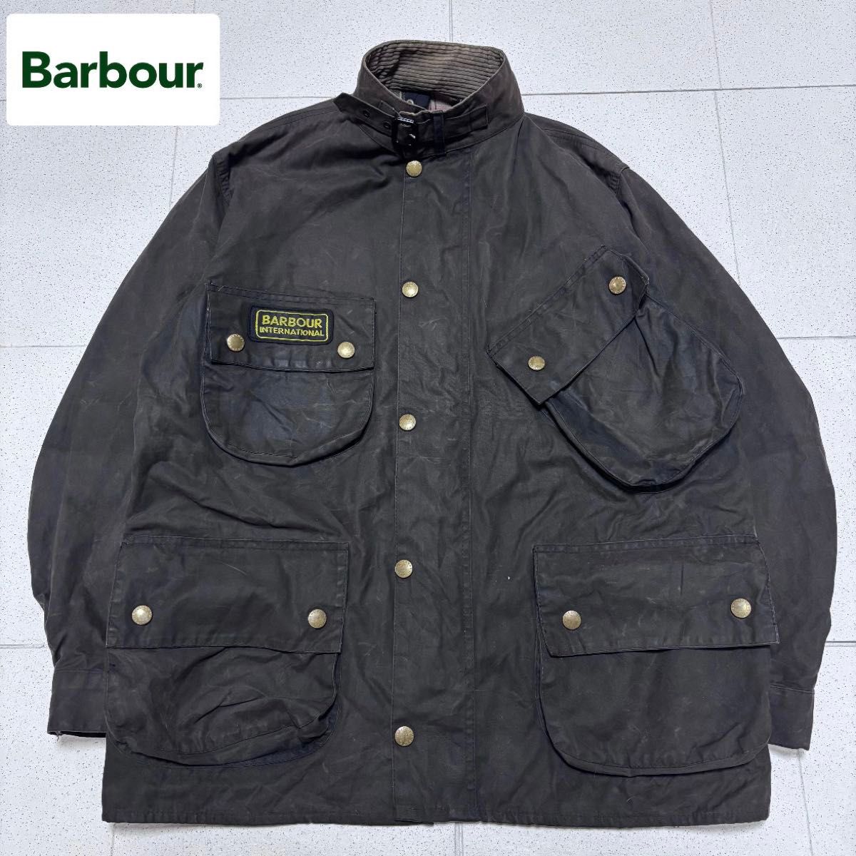 Barbour international オイルドジャケット ピンバッジ付き Barbour international オイルドジャケット ピンバッジ付き