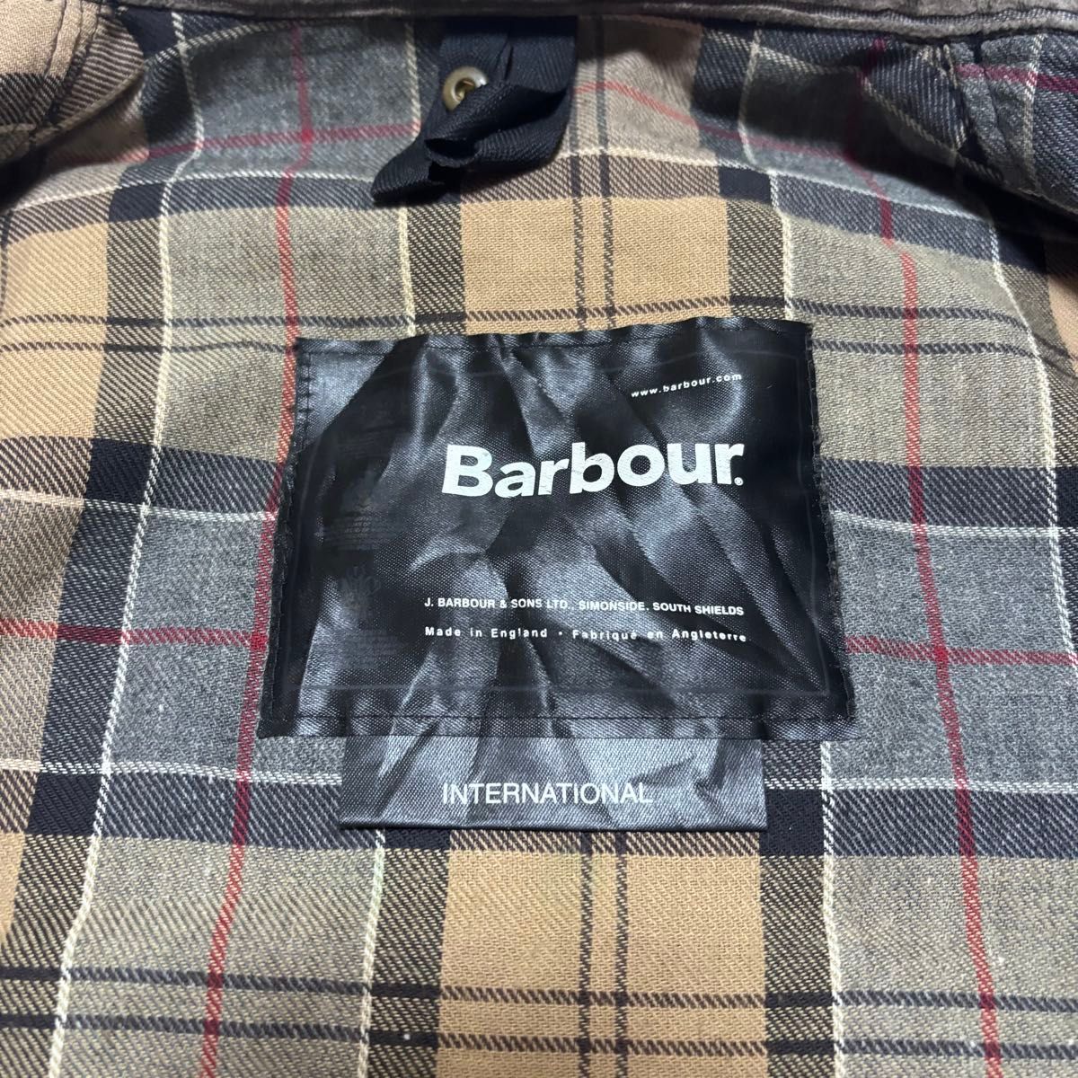 Barbour international オイルドジャケット ピンバッジ付き Barbour international オイルドジャケット ピンバッジ付き