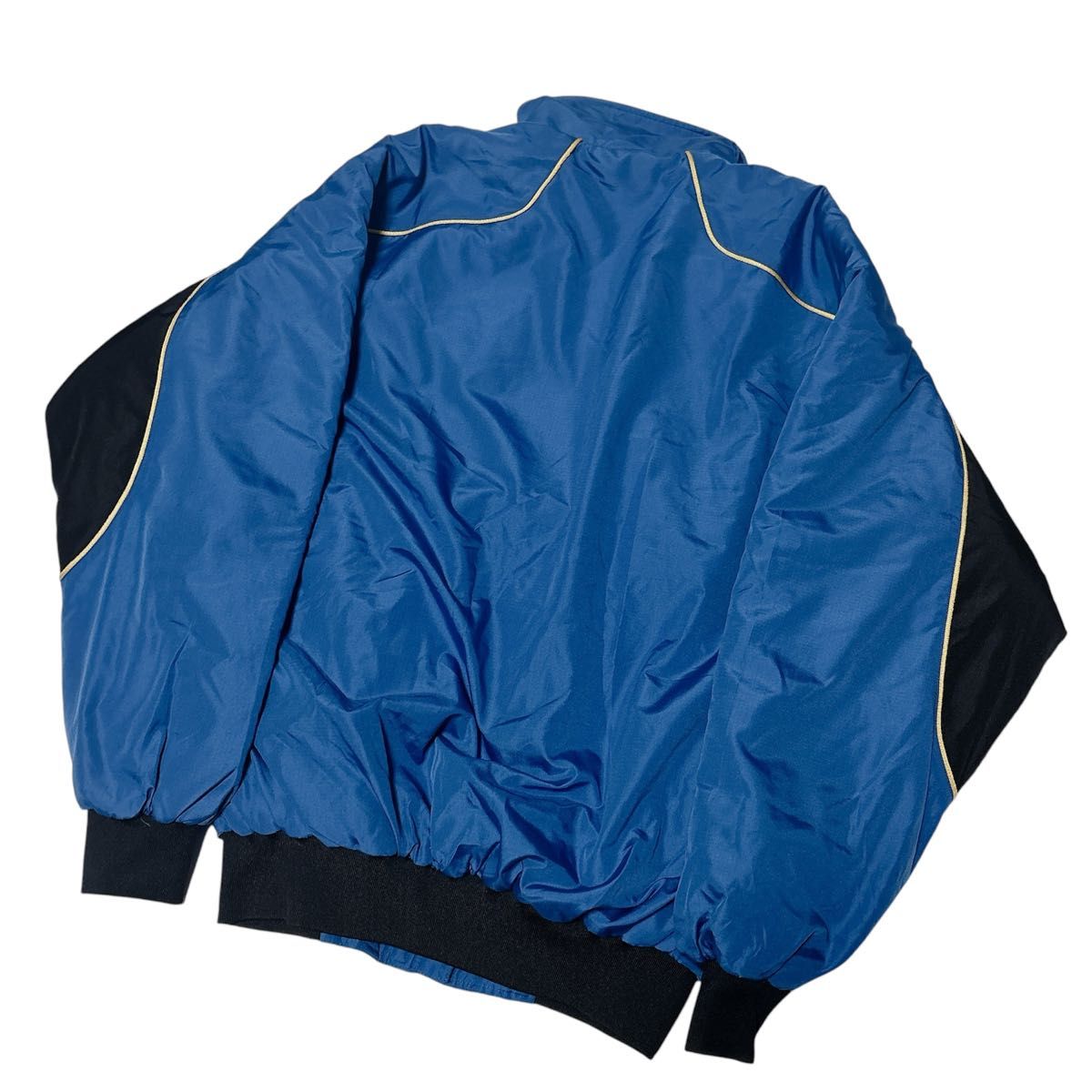 新品 北海道日本ハムファイターズ 野球 厚手 旧ロゴ ジャンパー 新品 北海道日本ハムファイターズ 野球 厚手 旧ロゴ ジャンパー