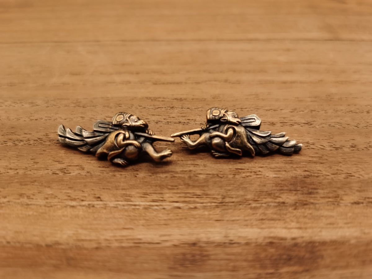 s031 御幣猿目貫 容彫 日本刀 武具 金銀色絵 刀装具 銅製 小道具 s031 御幣猿目貫 容彫 日本刀 武具 金銀色絵 刀装具 銅製 小道具