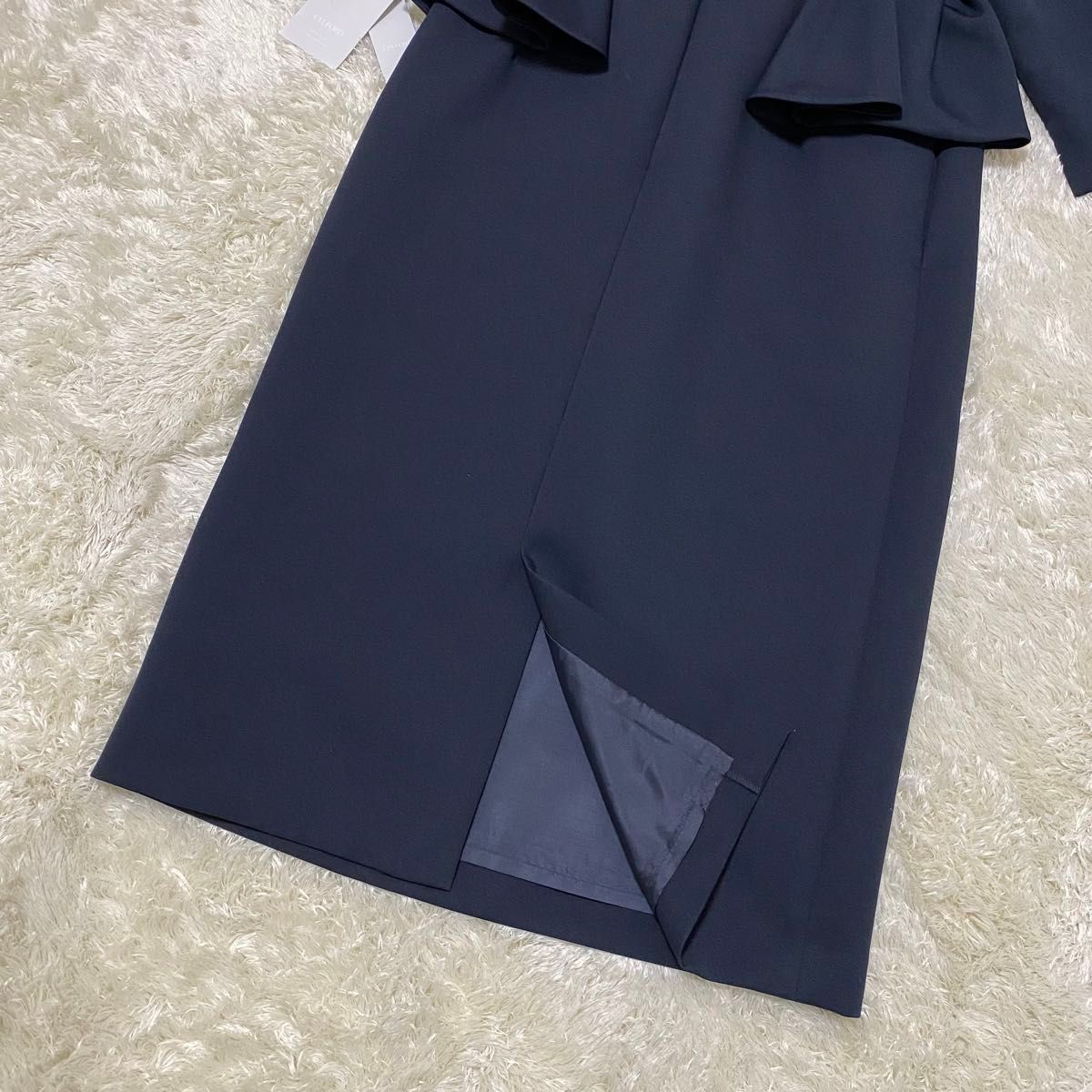 新品タグ付 CELFORD セルフォード ロングスリーブペプラムタイト 新品タグ付 CELFORD セルフォード ロングスリーブペプラムタイト