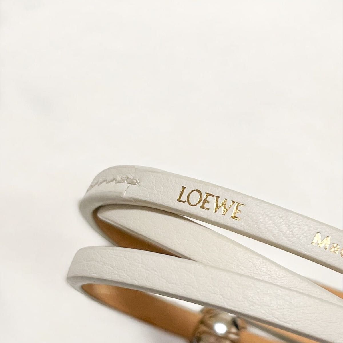 LOEWE ロエベ ツイストバングル カーフ スナフジタ アザラシ LOEWE ロエベ ツイストバングル カーフ スナフジタ アザラシ