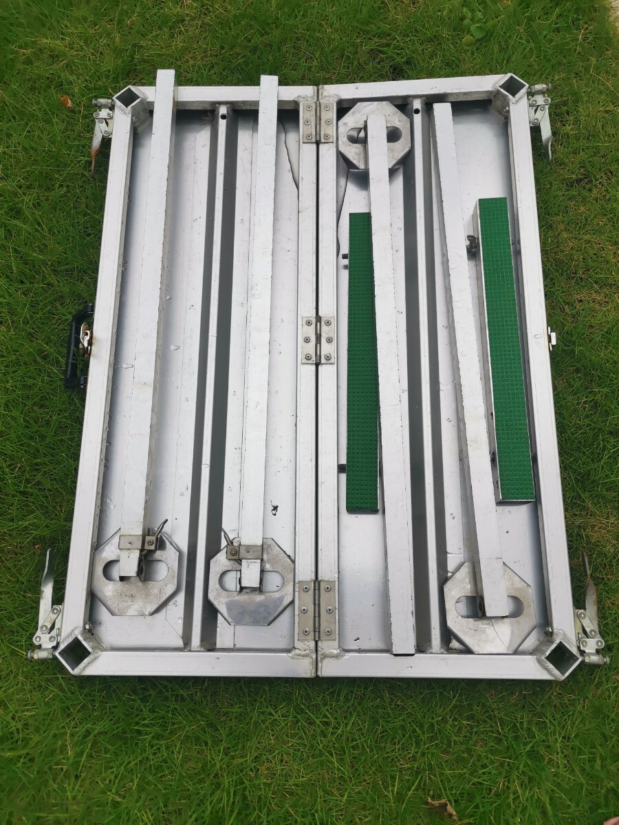 最新入荷 中古品ワンタッチ釣台 王座 790mm x 580mm へら台 ヘラブナ釣台 その他