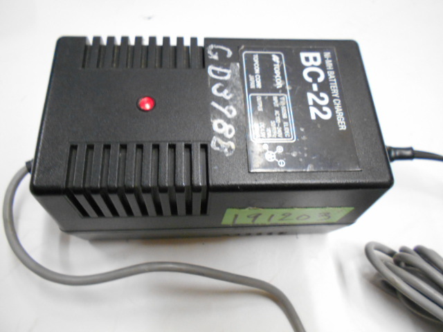 【テレビで話題】 191203-1測量☆TOPCON☆トプコン(FC-７用)バッテリー充電器BC22 測量、角度計