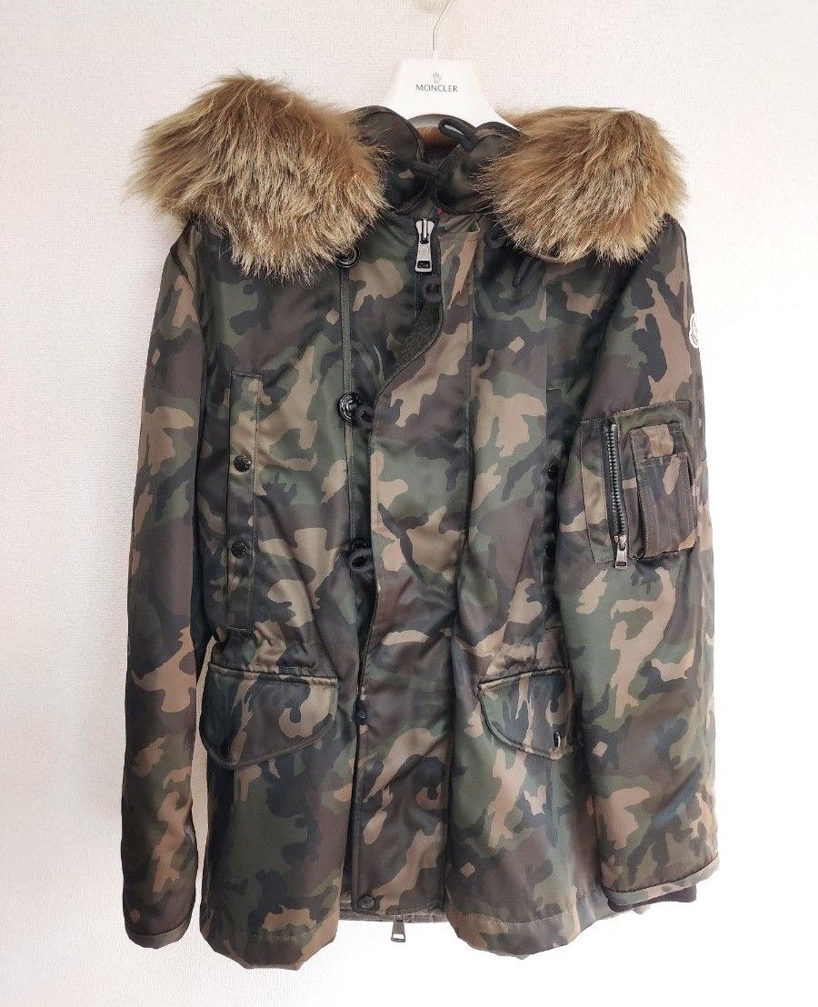 MONCLER~ 《希少 リアルファー コヨーテ 》迷彩柄ダウン MONCLER~ 《希少 リアルファー コヨーテ 》迷彩柄ダウン