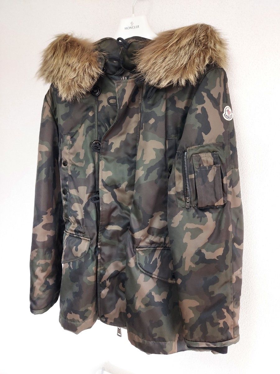 MONCLER~ 《希少 リアルファー コヨーテ 》迷彩柄ダウン MONCLER~ 《希少 リアルファー コヨーテ 》迷彩柄ダウン