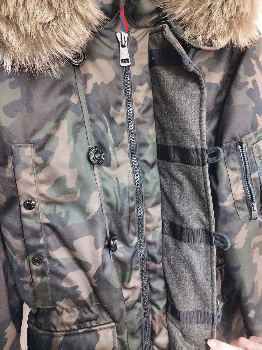 MONCLER~ 《希少 リアルファー コヨーテ 》迷彩柄ダウン MONCLER~ 《希少 リアルファー コヨーテ 》迷彩柄ダウン