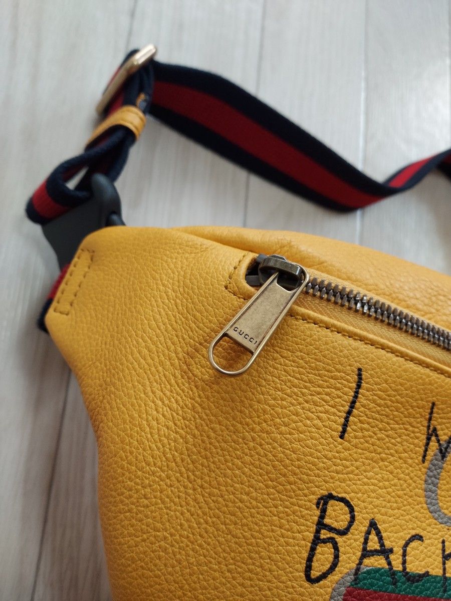 美品】~GUCCI~ ボディバッグ アート風 斜め掛け ショルダー 美品】~GUCCI~ ボディバッグ アート風 斜め掛け ショルダー