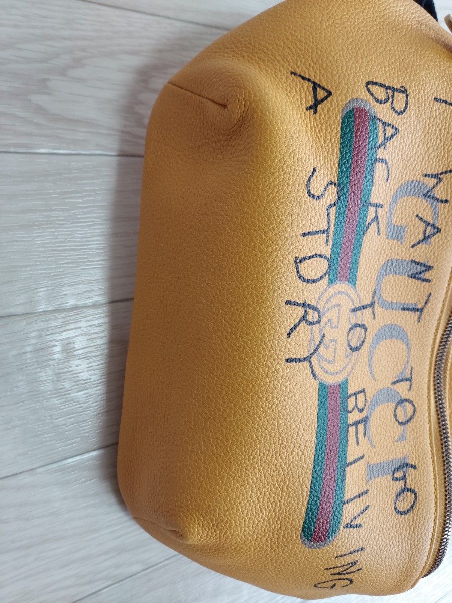 美品】~GUCCI~ ボディバッグ アート風 斜め掛け ショルダー 美品】~GUCCI~ ボディバッグ アート風 斜め掛け ショルダー