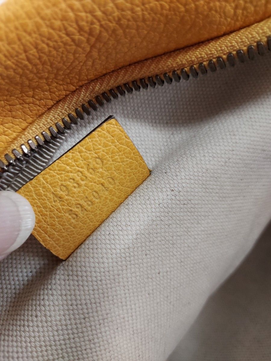 美品】~GUCCI~ ボディバッグ アート風 斜め掛け ショルダー 美品】~GUCCI~ ボディバッグ アート風 斜め掛け ショルダー