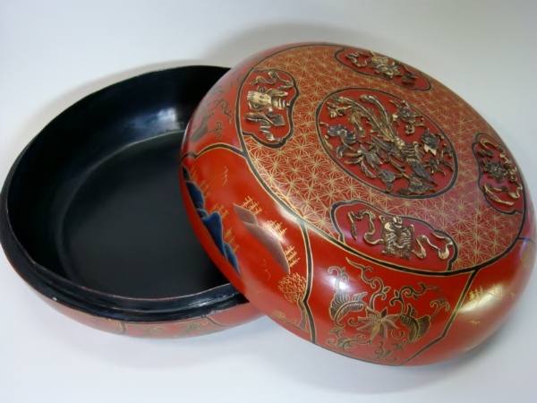 食籠■朱塗り漆器 古い蓋物 象嵌 菓子鉢 鳳凰 花唐草 魚 時代物 骨董品■ 食籠□朱塗り漆器 古い蓋物 象嵌 菓子鉢 鳳凰 花唐草 魚 時代物