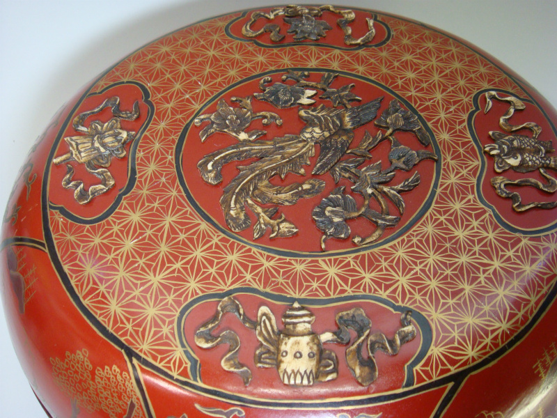 食籠■朱塗り漆器 古い蓋物 象嵌 菓子鉢 鳳凰 花唐草 魚 時代物 骨董品■ Yahoo!オークション - 食籠 朱塗り漆器 古い蓋物 象嵌 菓子鉢