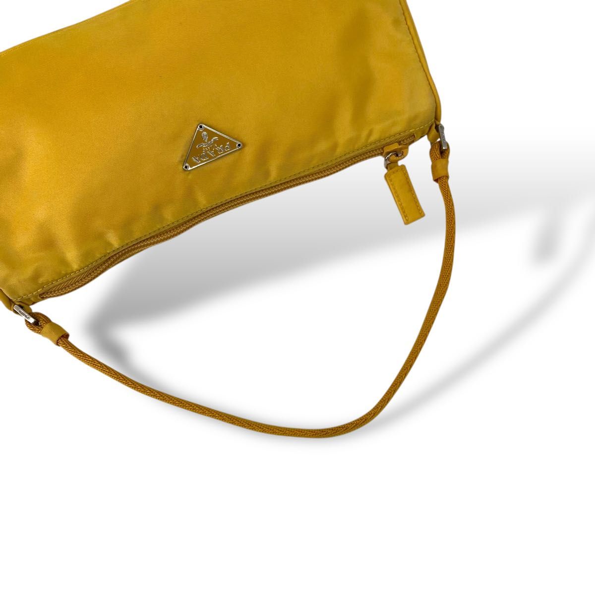 レアカラー PRADA プラダ アクセサリーポーチ イエロー 三角ロゴ レアカラー PRADA プラダ アクセサリーポーチ イエロー 三角ロゴ