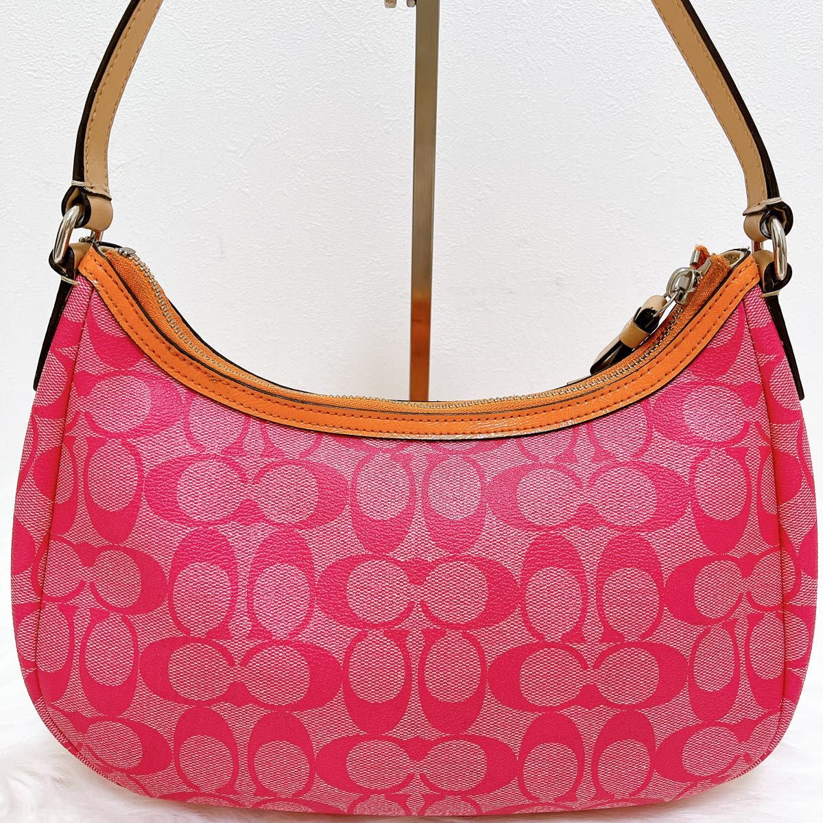 美品 COACH コーチ ショルダーバッグ シグネチャー ハンドバッグ 美品 COACH コーチ ショルダーバッグ シグネチャー ハンドバッグ