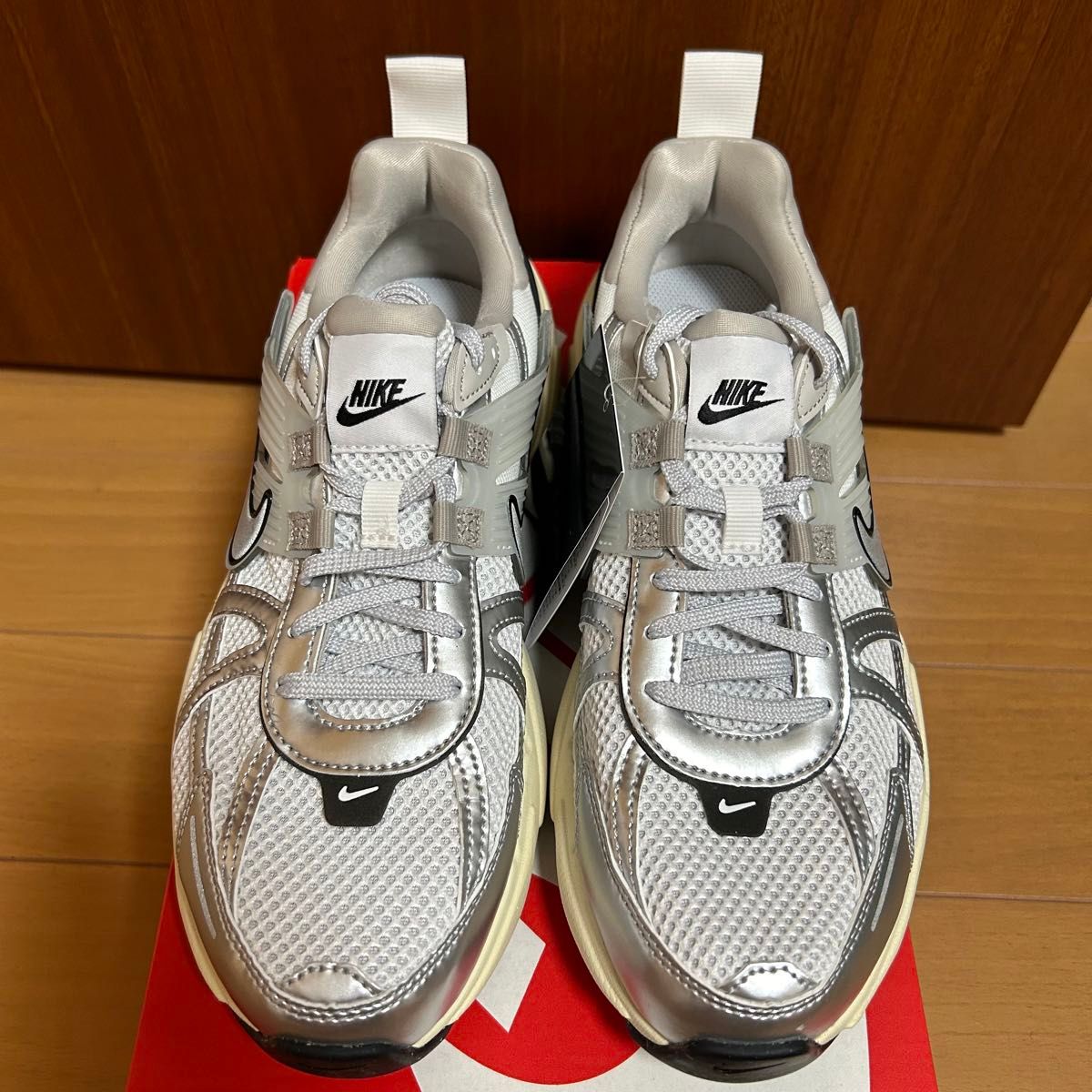 NIKE ナイキ V2K ラン サミットホワイト 25 5㎝|Yahoo!フリマ NIKE ナイキ V2K ラン サミットホワイト 25 5㎝|Yahoo!フリマ