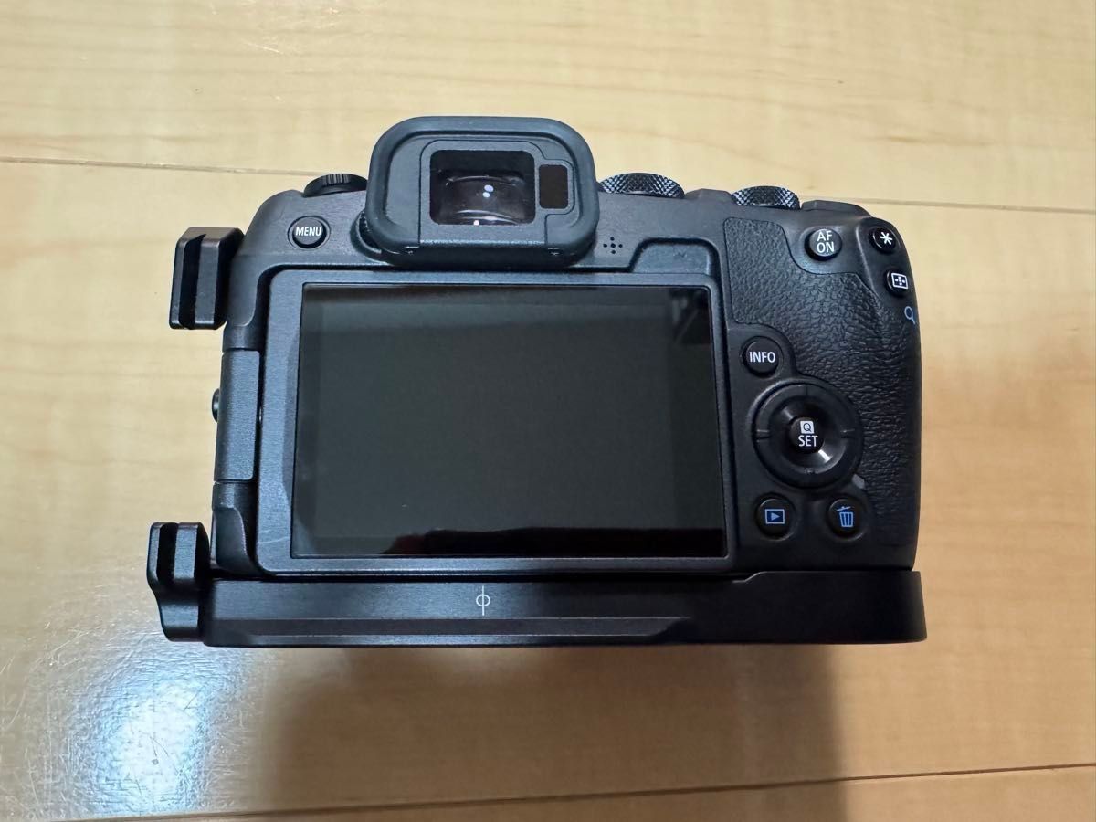 美品】EOS R8 純正バッテリー×2 Leofoto L字プレート付き Canon 美品】EOS R8 純正バッテリー×2 Leofoto L字プレート付き Canon