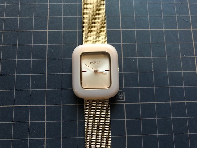 良品 良デザイン FURLA フルラ ゴールド×薄ピンク ブロンズ系ダイアル スクエア 純正ブレス クオーツ レディース 腕時計