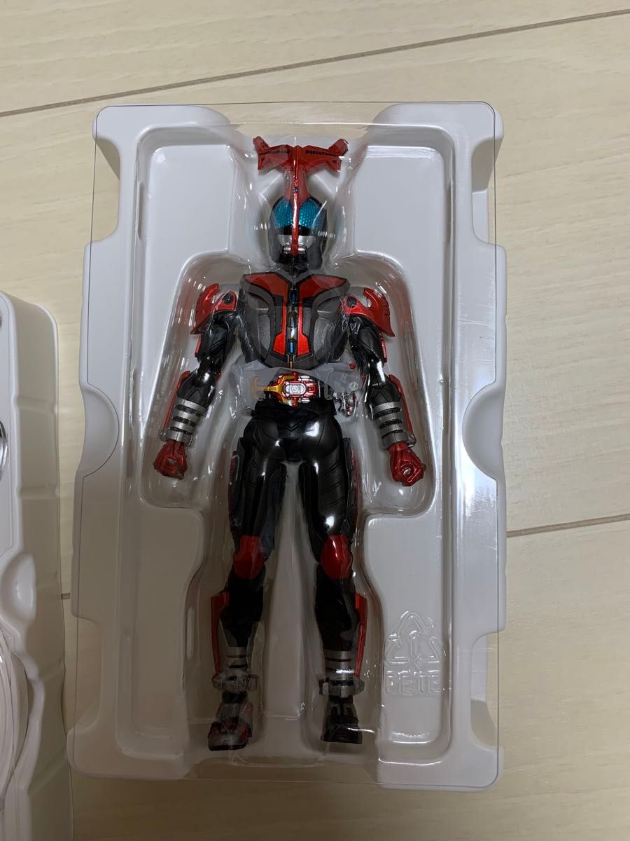 S H Figuarts 真骨彫製法 仮面ライダーカブト ハイパーフォーム S H Figuarts 真骨彫製法 仮面ライダーカブト ハイパーフォーム