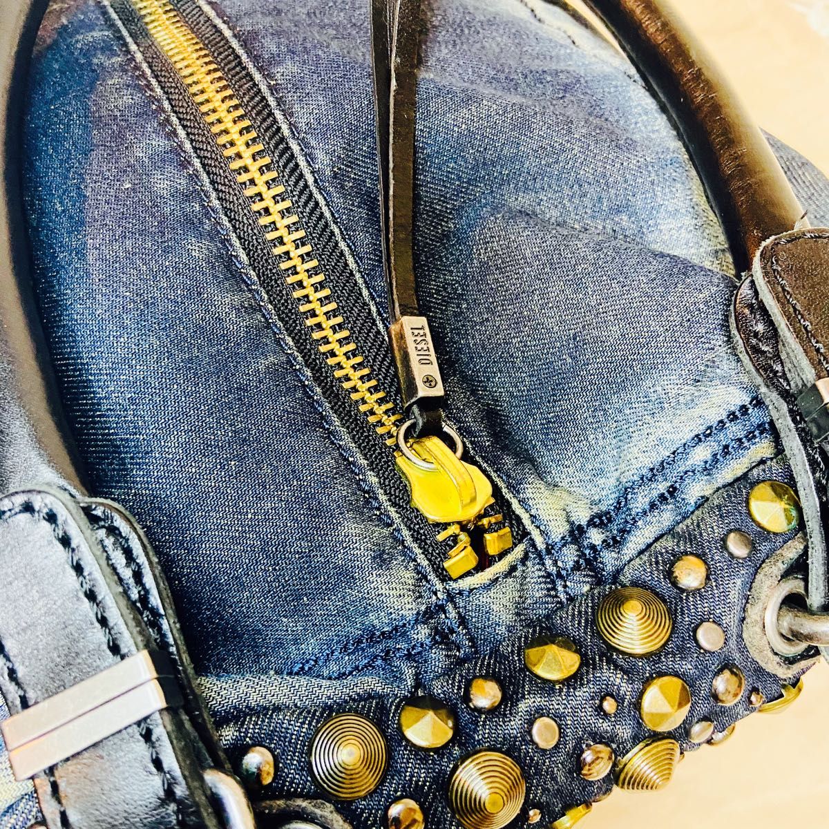 色落ちデニム スタッズ DIESEL ディーゼル トートバッグ 色落ちデニム スタッズ DIESEL ディーゼル トートバッグ